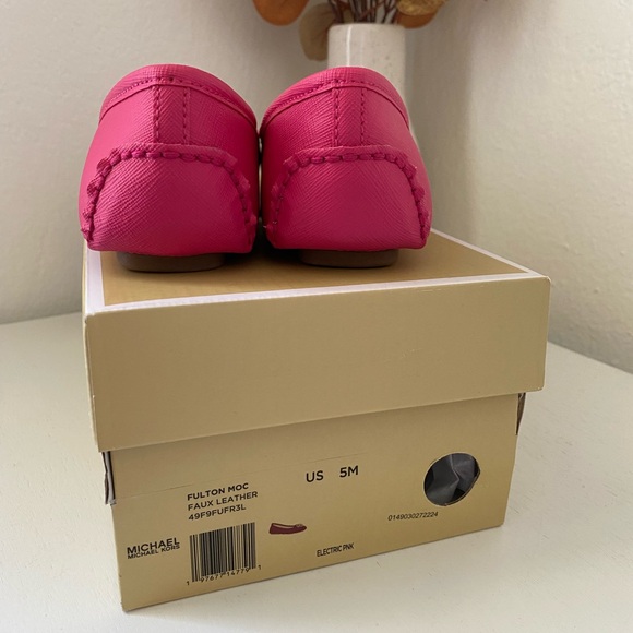 Michael Kors Fulton Moc Flat Shoes - Picture 5 of 5